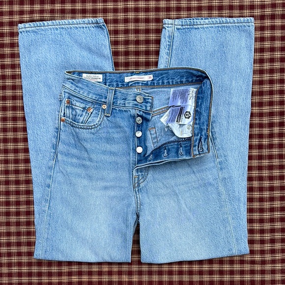 Woman’s Ribcage Straight Levi’s Jeans - Picture 1 of 4